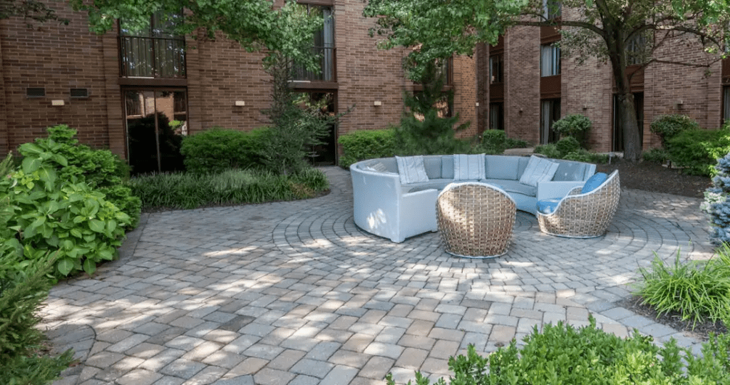 ewrphhf-outdoor-pool-sitting-area-oct-2016